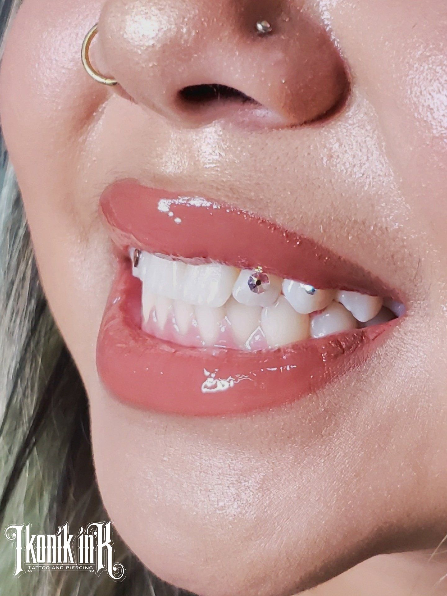 tooth gems logo