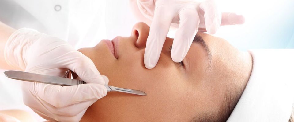 dermaplaning scalpel