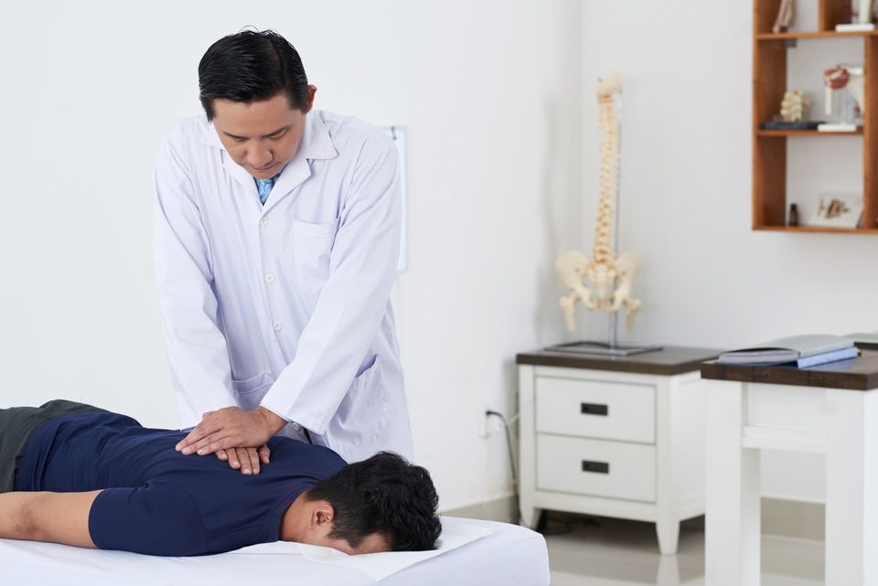 7 Big Benefits of Seeing a Chiropractor