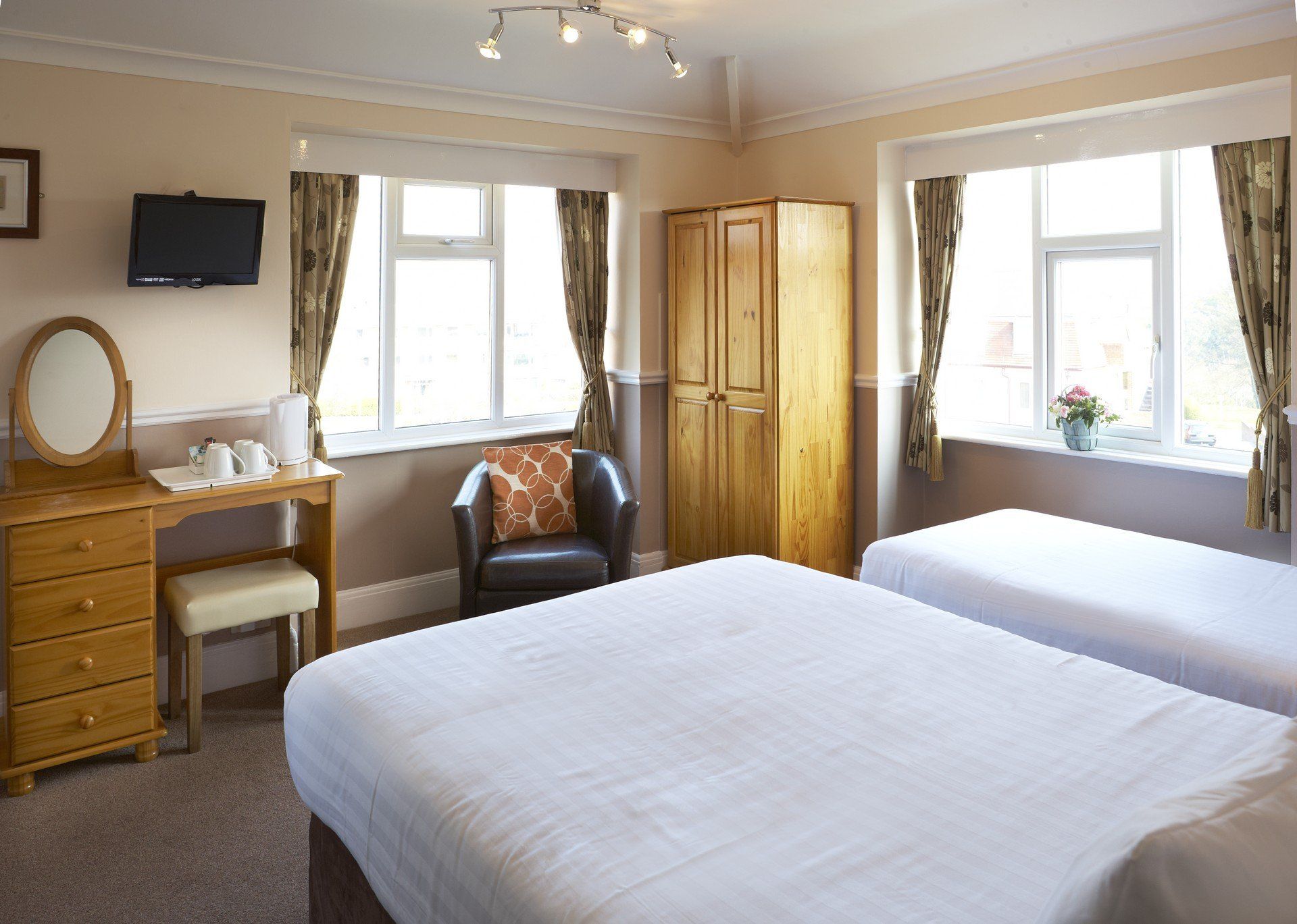 Top Rated B and B in Scarborough 01723 373717 | Headlands Guest House