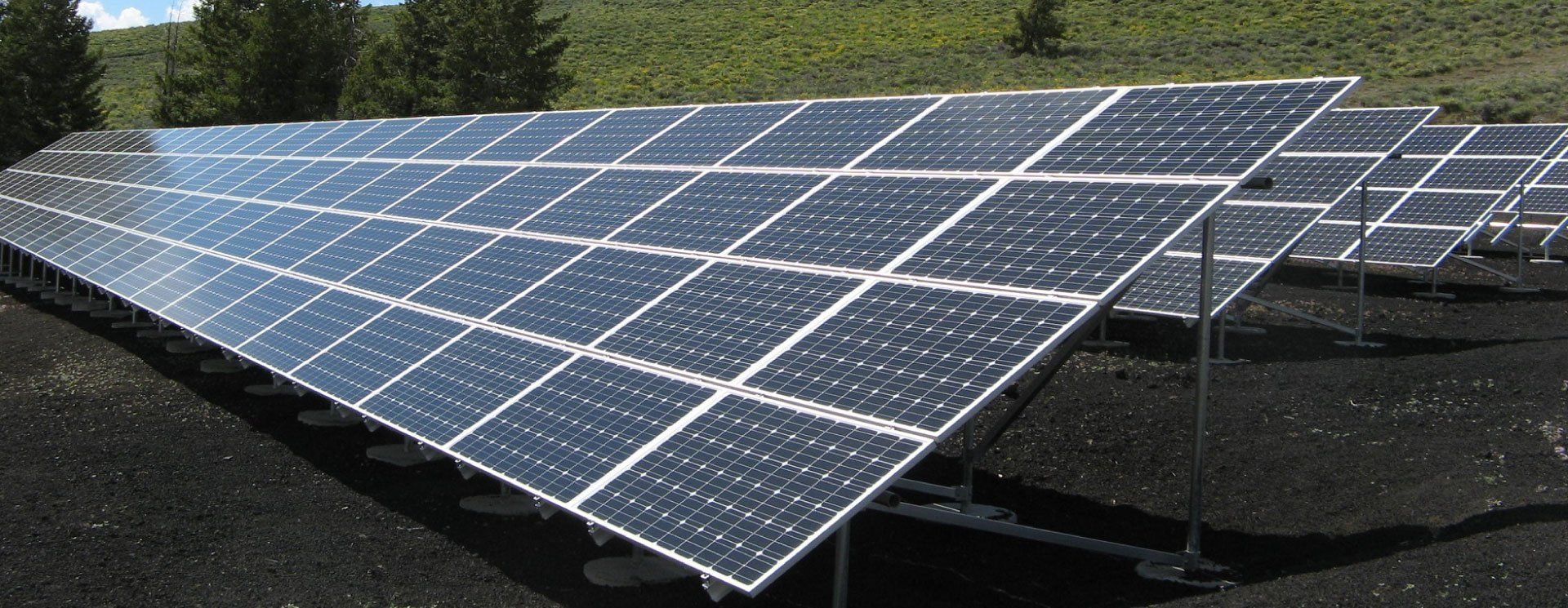 Exemplo de complexo de geração de energia solar, que pode usufruir da tecnologia para otimizar a gestão de perdas compartilhadas e liquidação de energia