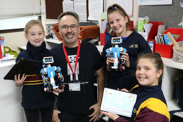 Year 4-6: Robot Man visit teaches STEM skills