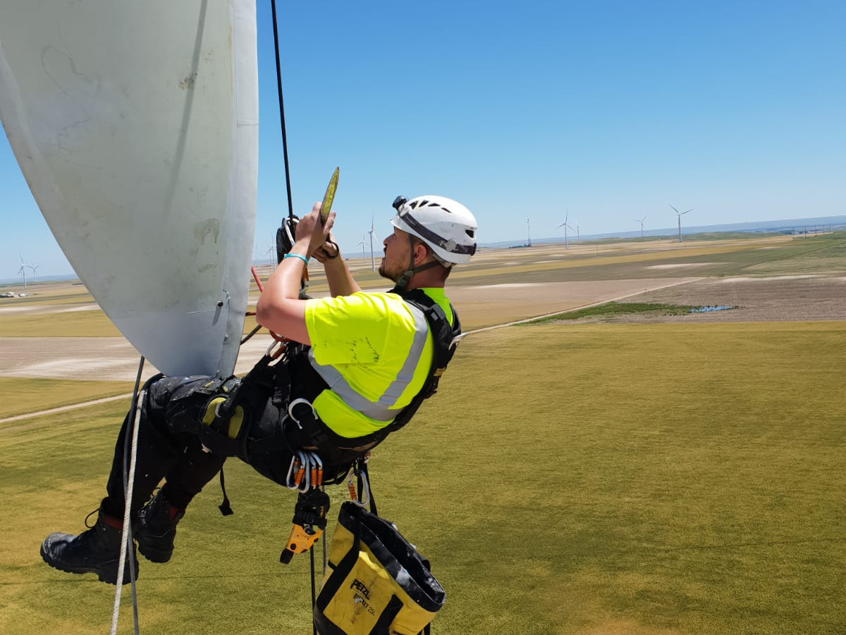 Wind Turbine Protection - Leading Edge Protection | Dangle