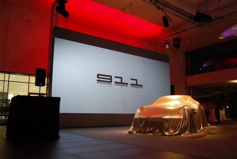 maxischermo per presentazione auto