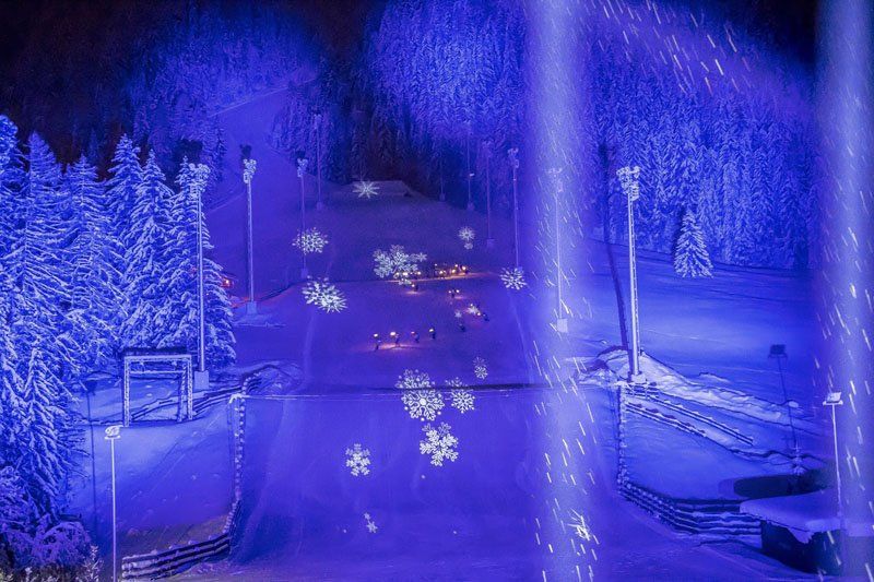 fari per proiezione su pista da sci