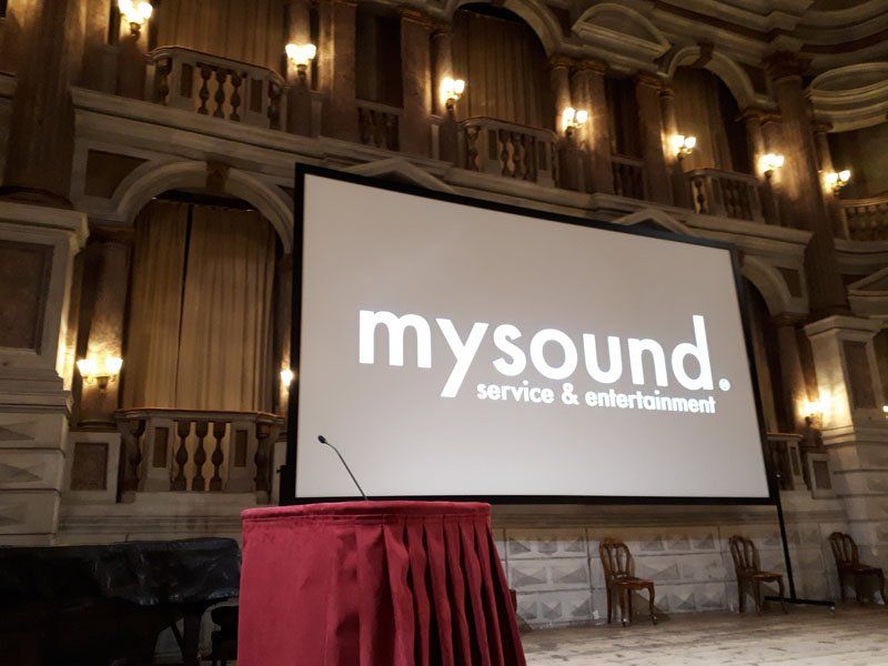 maxischermo in teatro per conferenza