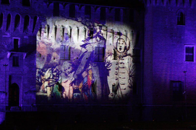 proiezione su facciata castello per evento