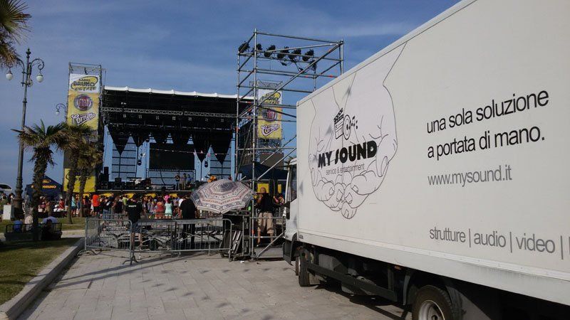 furgone installatori di LED wall