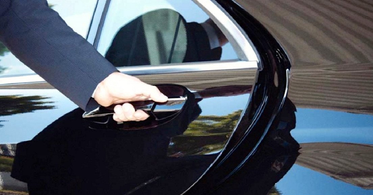 EXECUTIVE CHAUFFEURED TRANSFER