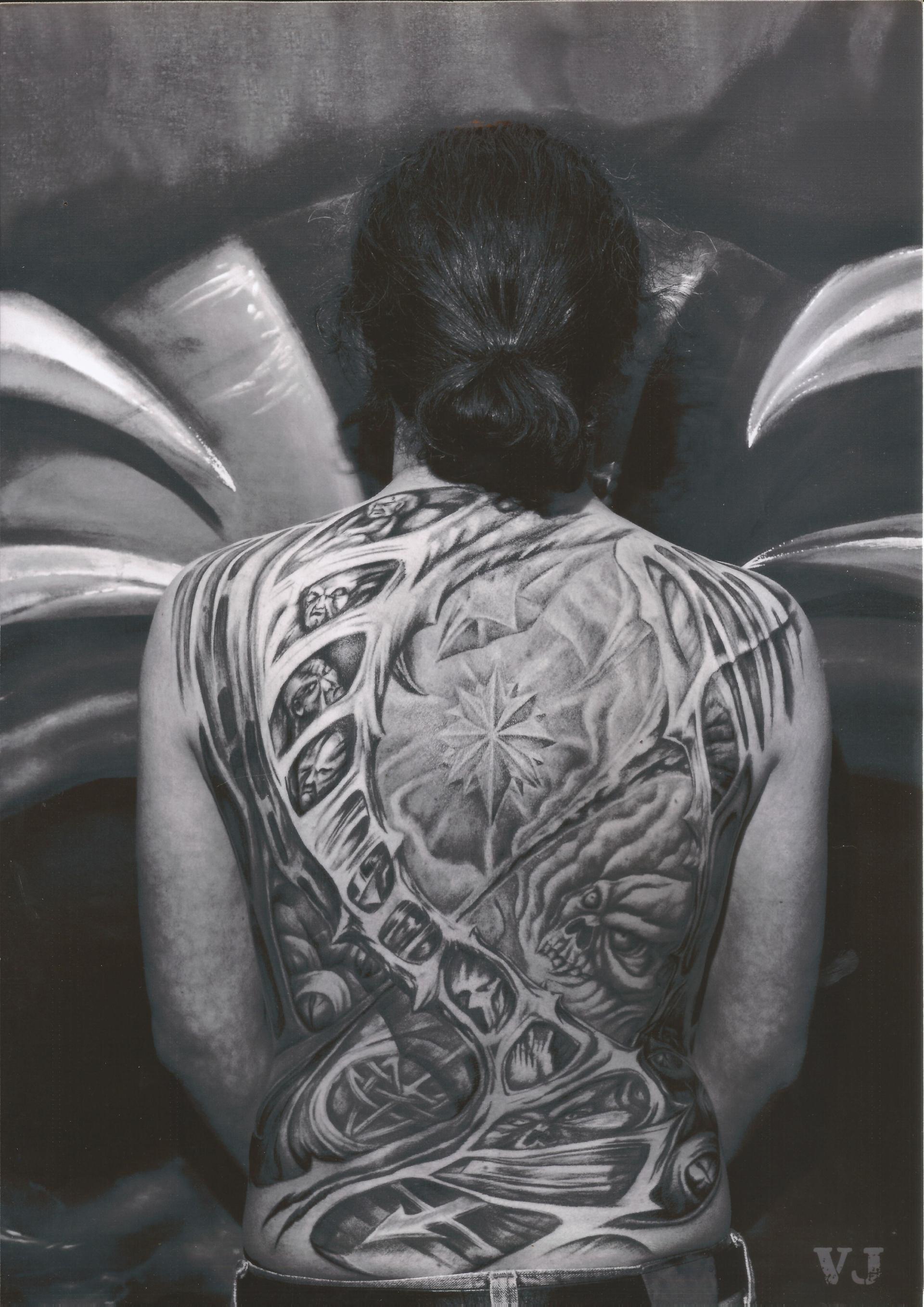 Tattoo artist Studio Valhalla Tattoo &amp; Piercing Vaz