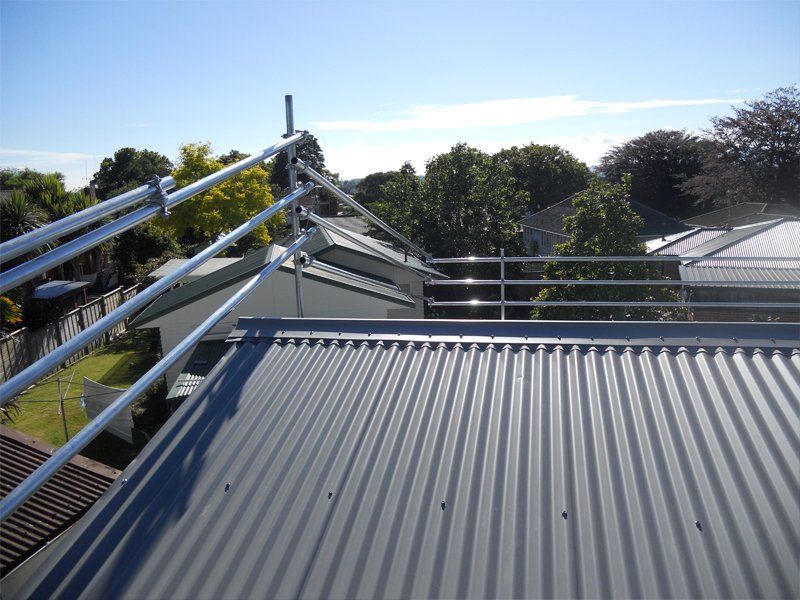 Roof Edge Protection Tauranga, NZ Keeping Roofers Safe Kiwispout
