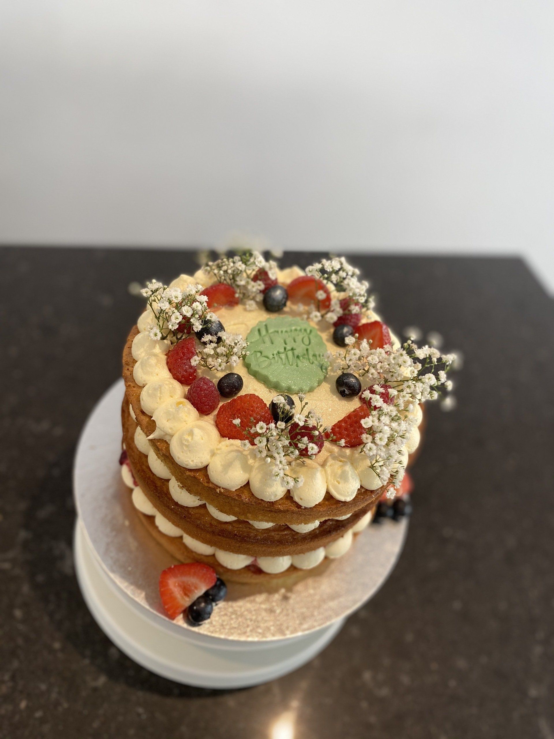 Cakes Ampthill Cakestand & Crumb