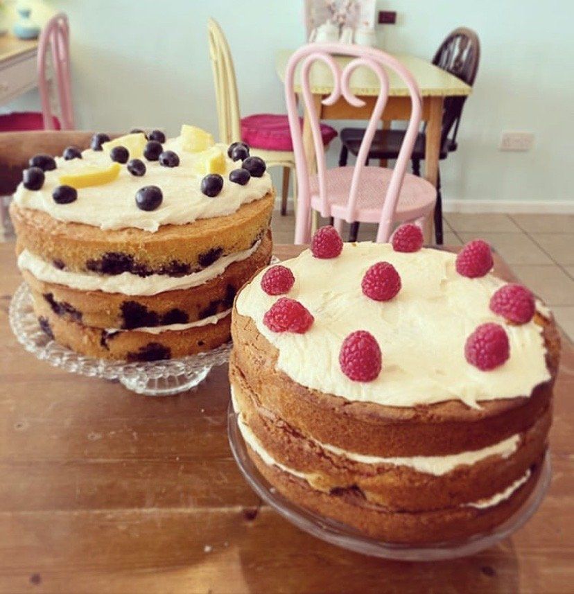 Cakes Ampthill Cakestand & Crumb