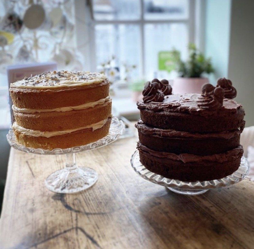 Cakes Ampthill Cakestand & Crumb