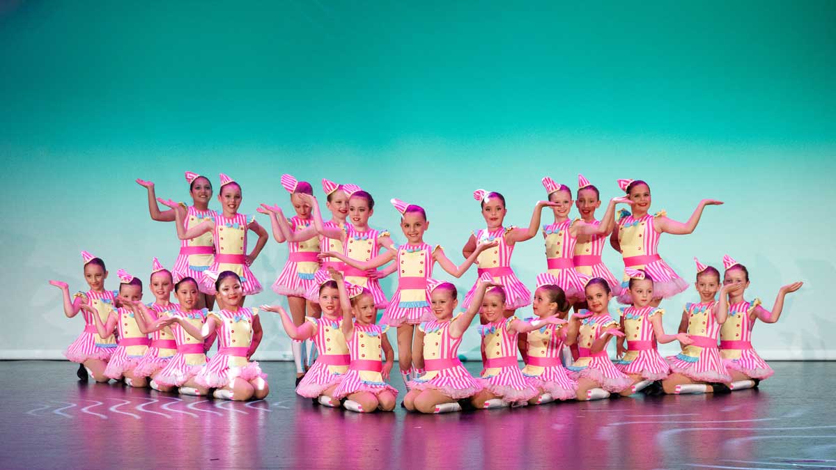 2018 End of the Year Pink kids group performance