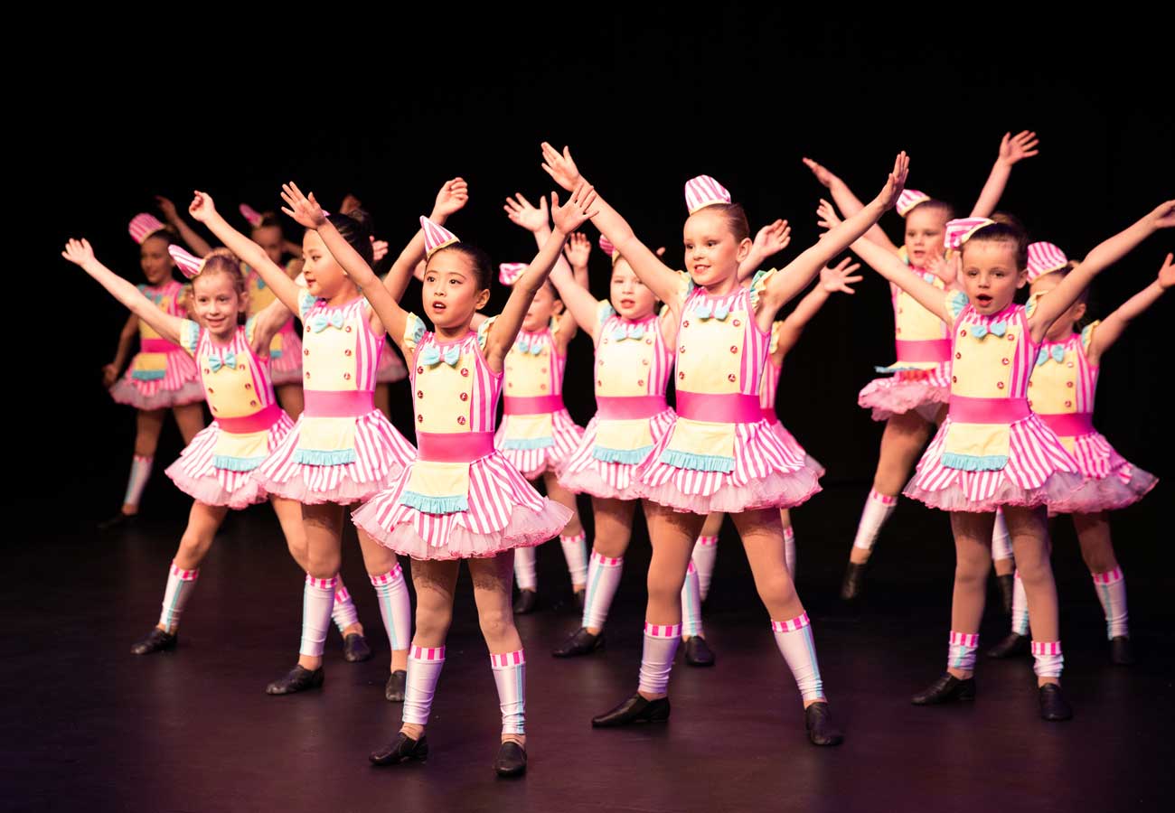 2018 End of the Year kids hands up performance