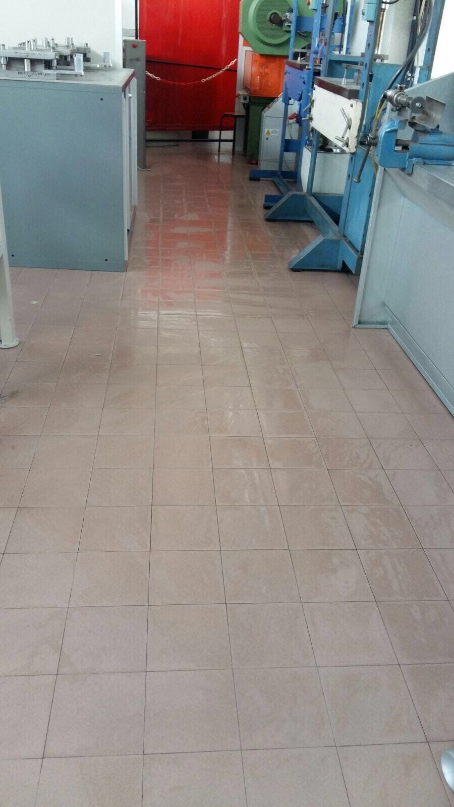 Pulizia e lucidatura di pavimento