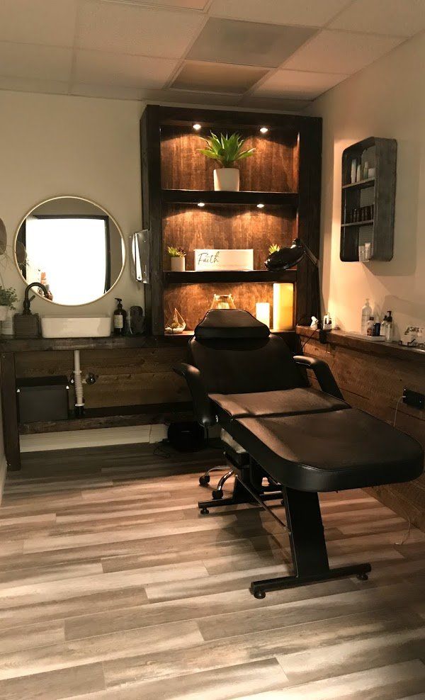 About Us l Redlands, CA l Redlands Blade & Lash