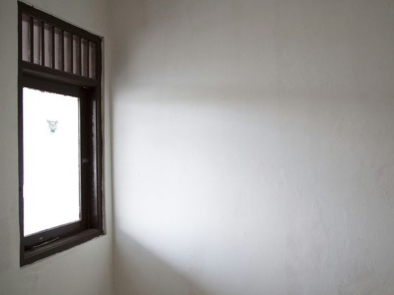 window with sun coming through