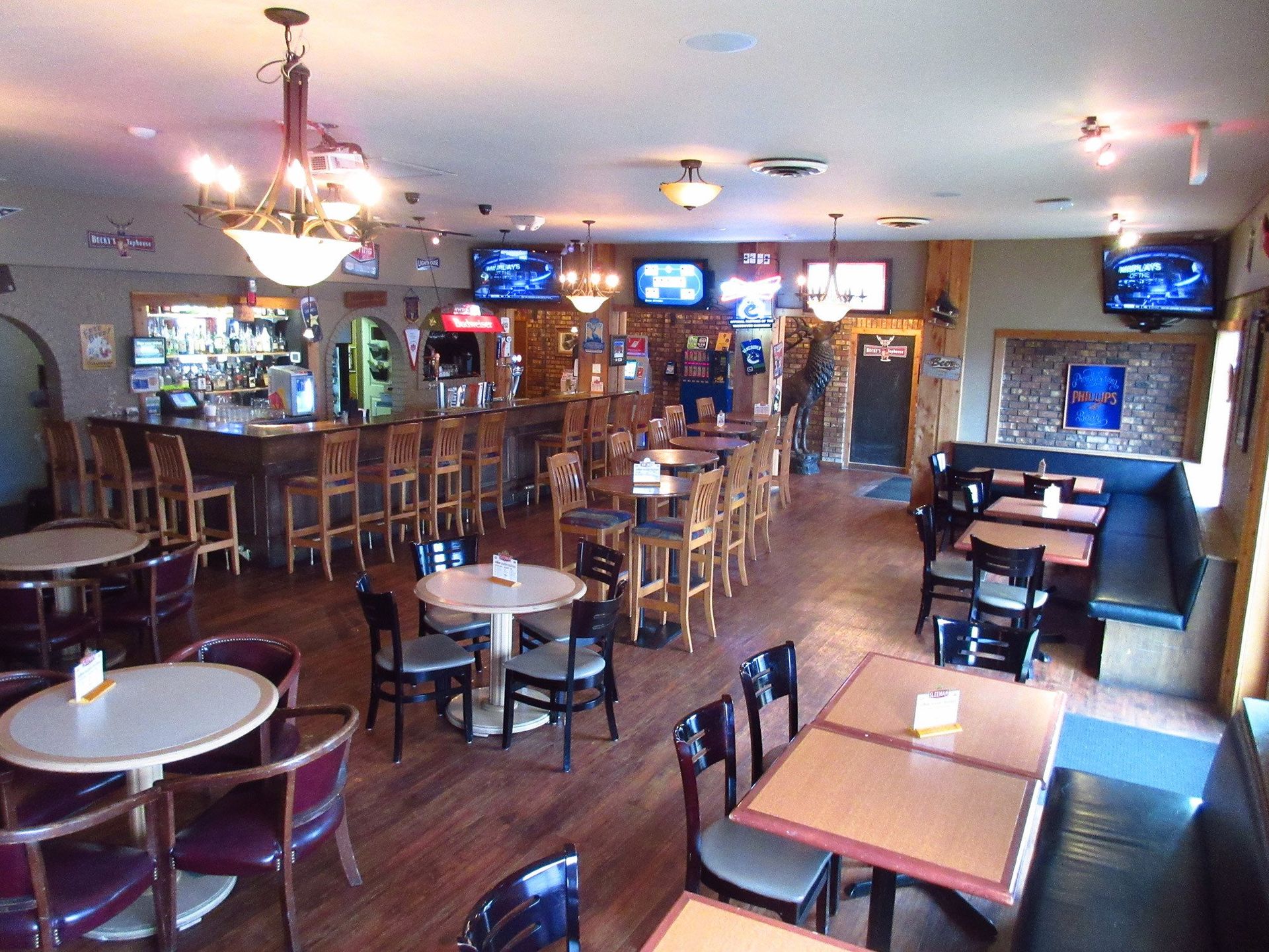 Sports Bar Victoria, BC Bucky's Taphouse