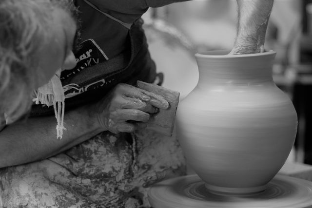 Ceramiche Artistiche A Roma.Il Laboratorio Ceramiche Artistiche Il Portico Del Vasaio Di Saludecio