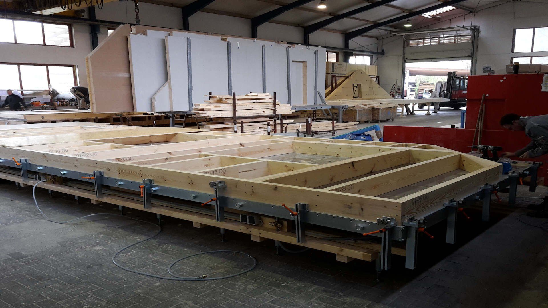 Produktion des Holzhauses