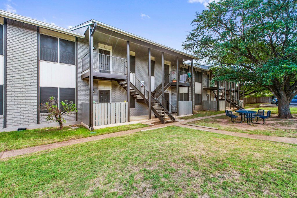 Pecan Creek Apartments Austin Manage