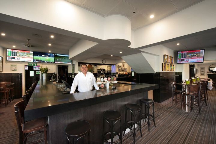 emerald hotel bar