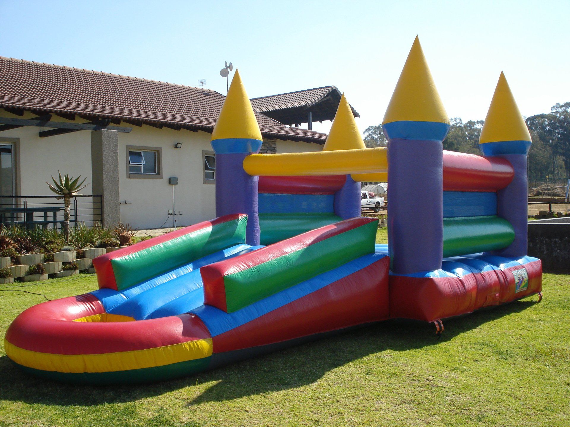 inflatables-jumping-castles-party-planner-foam-parties