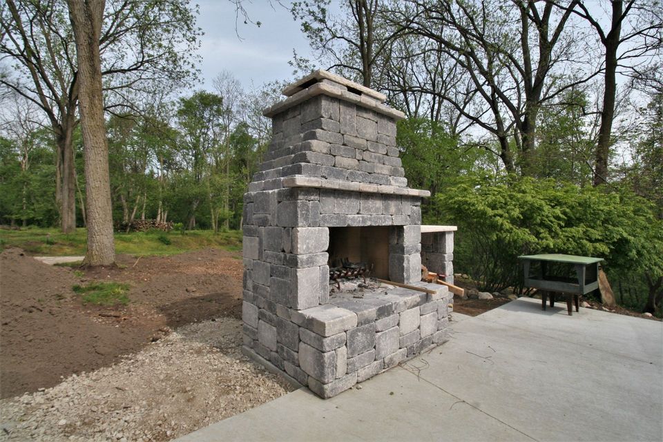CONCRETE BLOCK OUTDOOR FIREPLACE