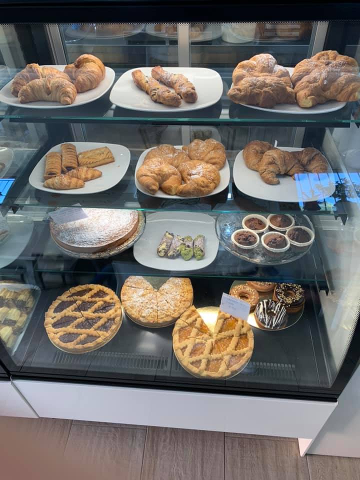 crostate e dolci per la colazione