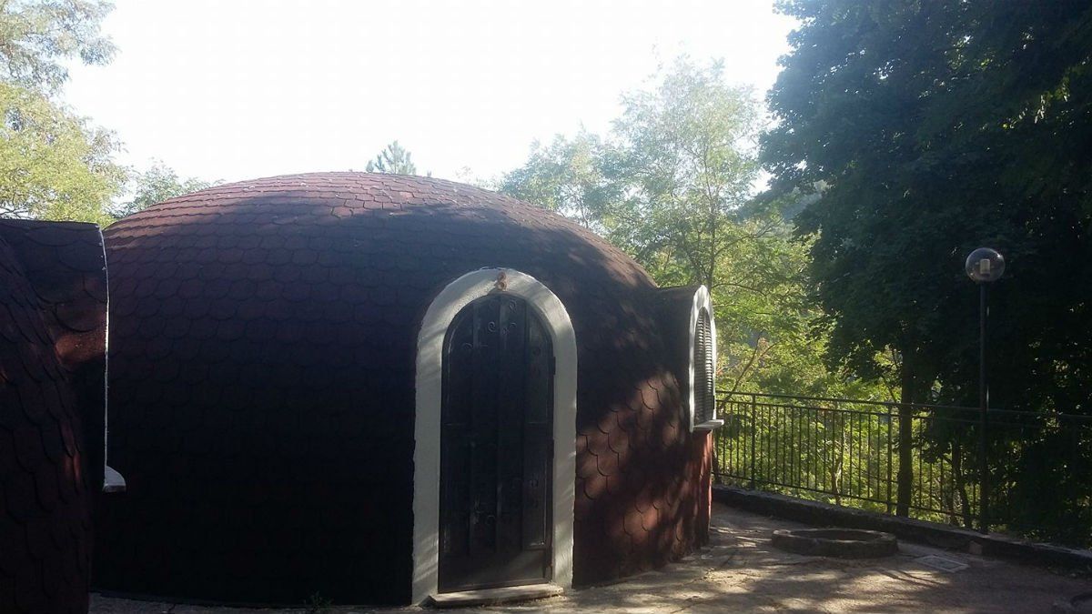 un bungalow immerso nella natura