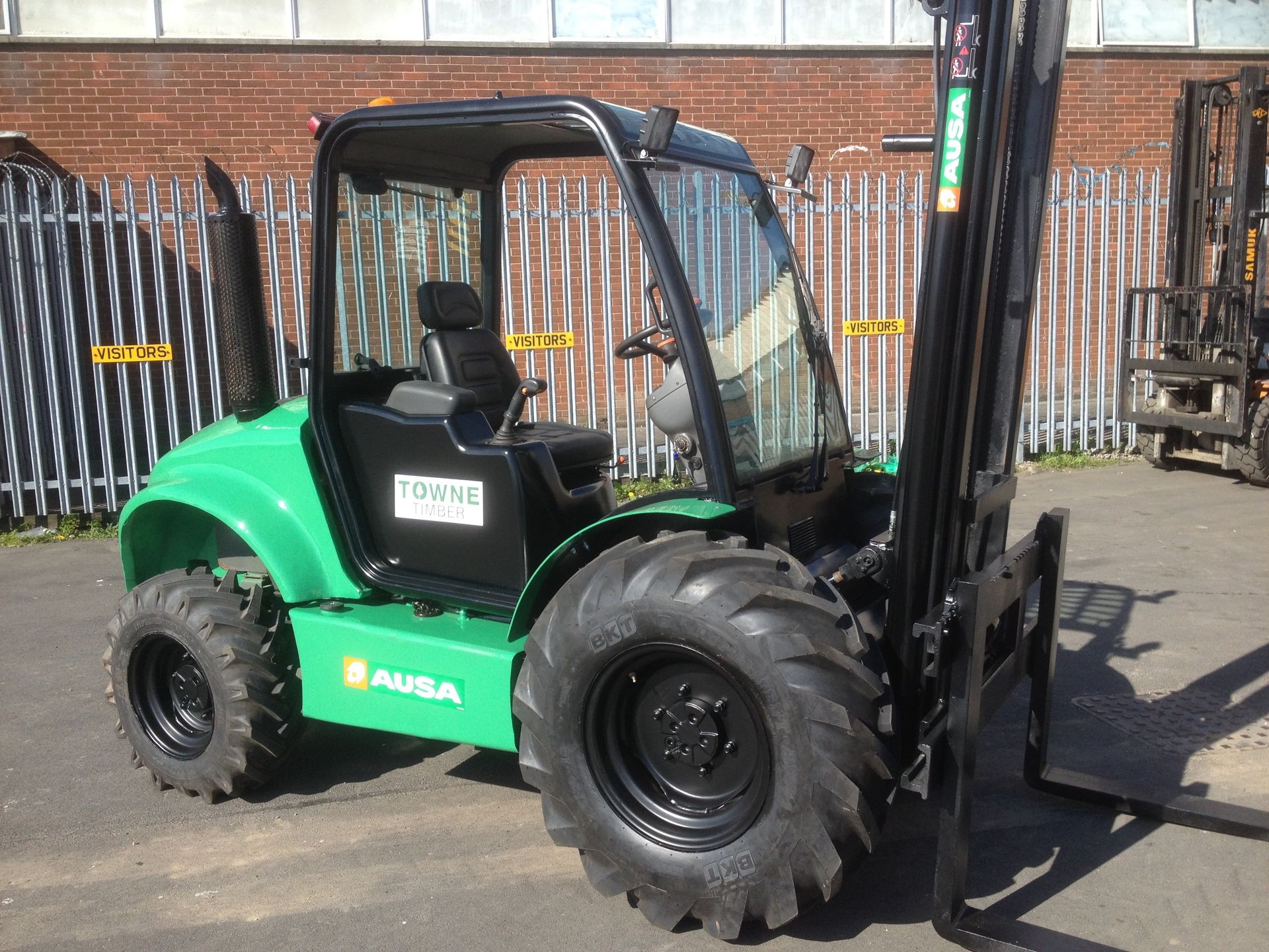 Professional forklift service engineers in Hull