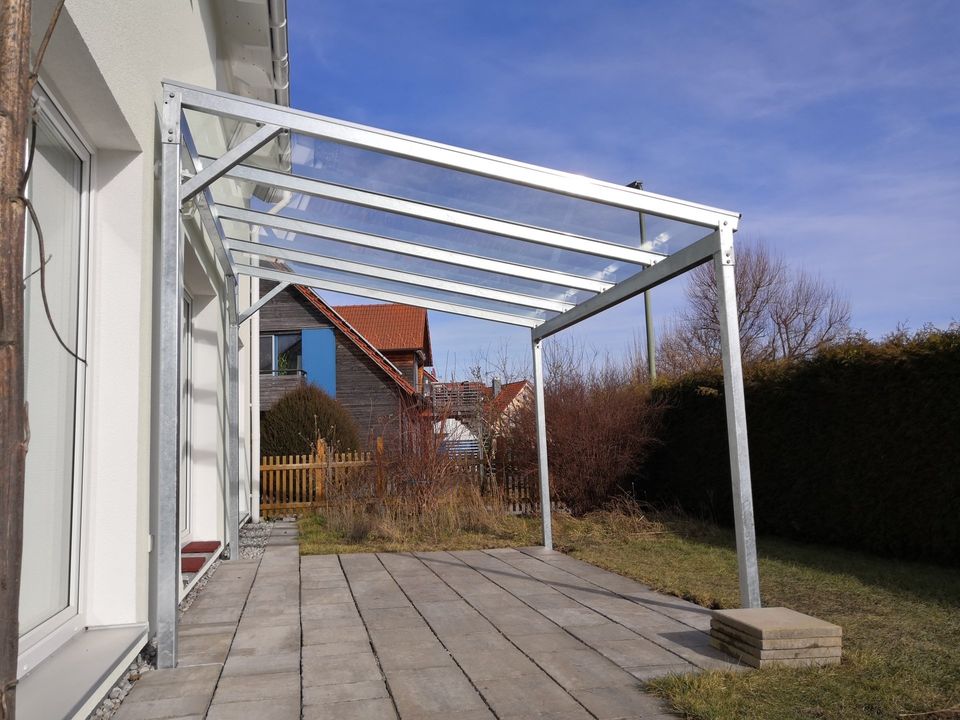 Terrassenüberdachung in Form von Stahl - Glas - Konstruktion
