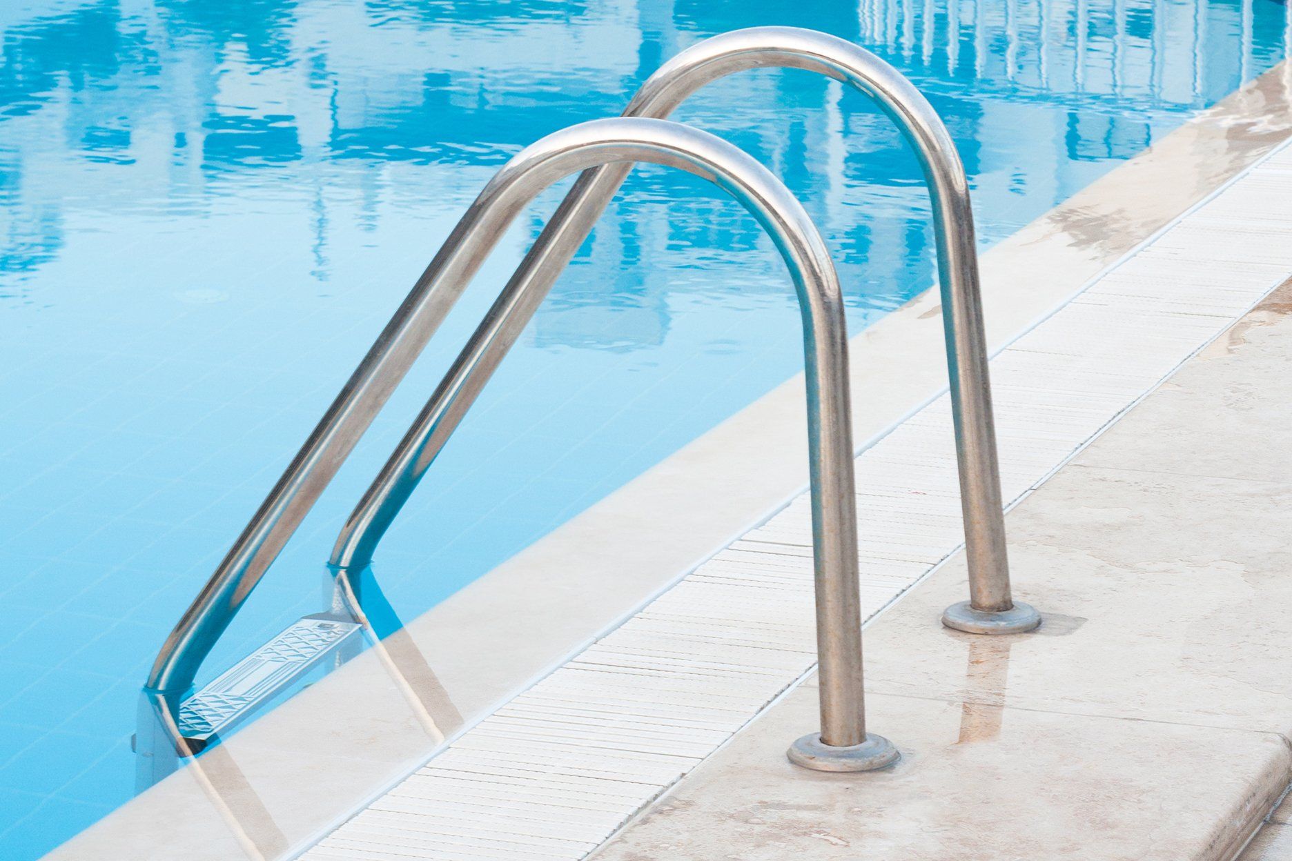 Copper/Silver Ion Mineral Pools vs. Saltwater Pools—What’s The Difference