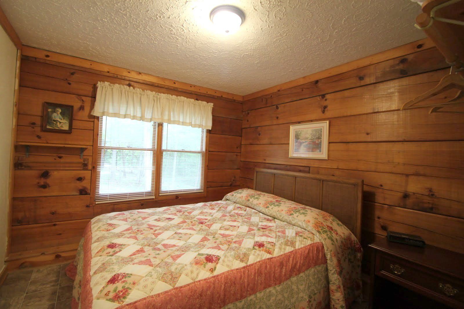 Deluxe Cabins w/Hot Tub - French Lick Cabins at Patoka Lake Village