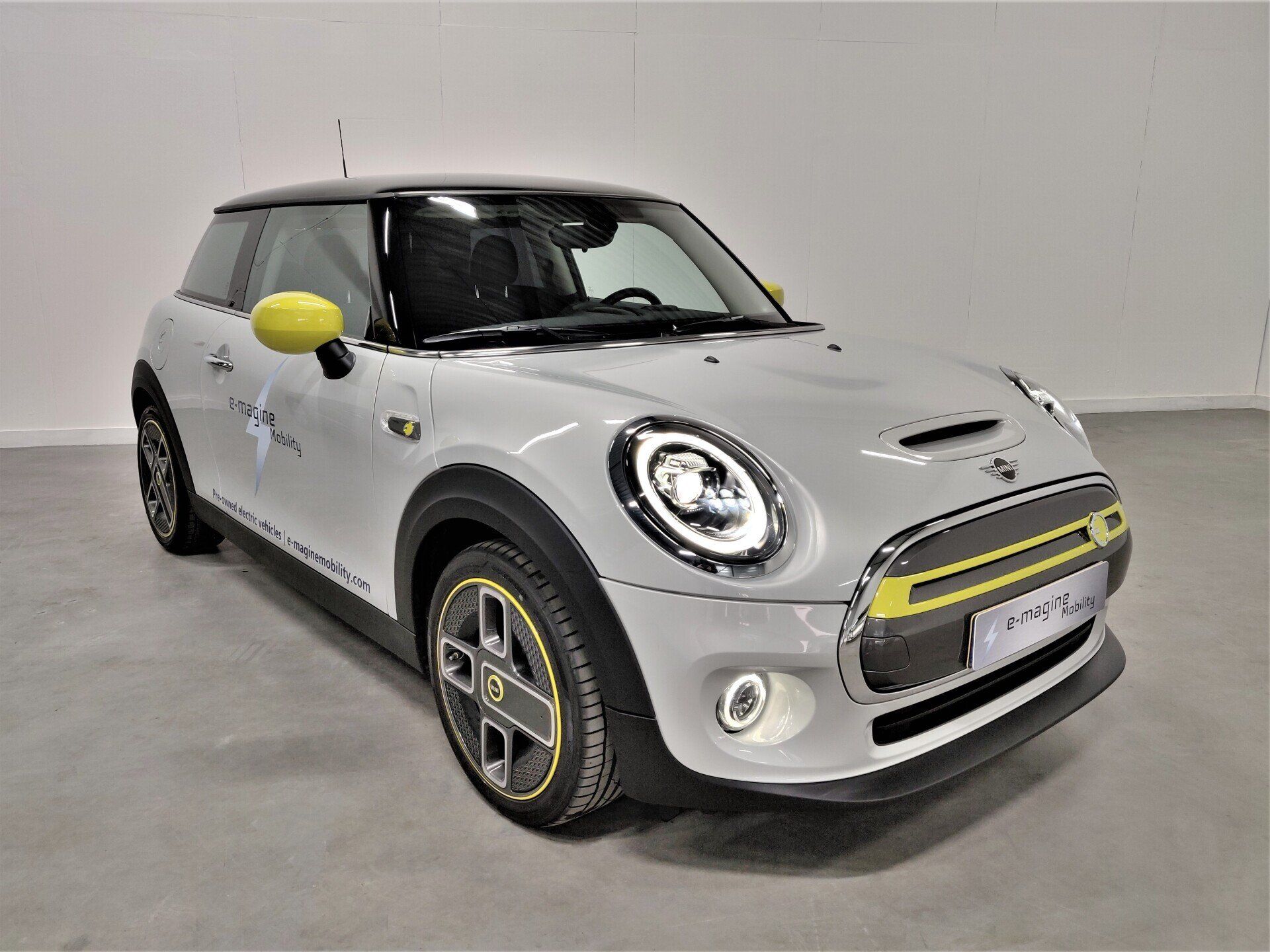 Mini Cooper SE, Mini Electric Basic in Silver White
