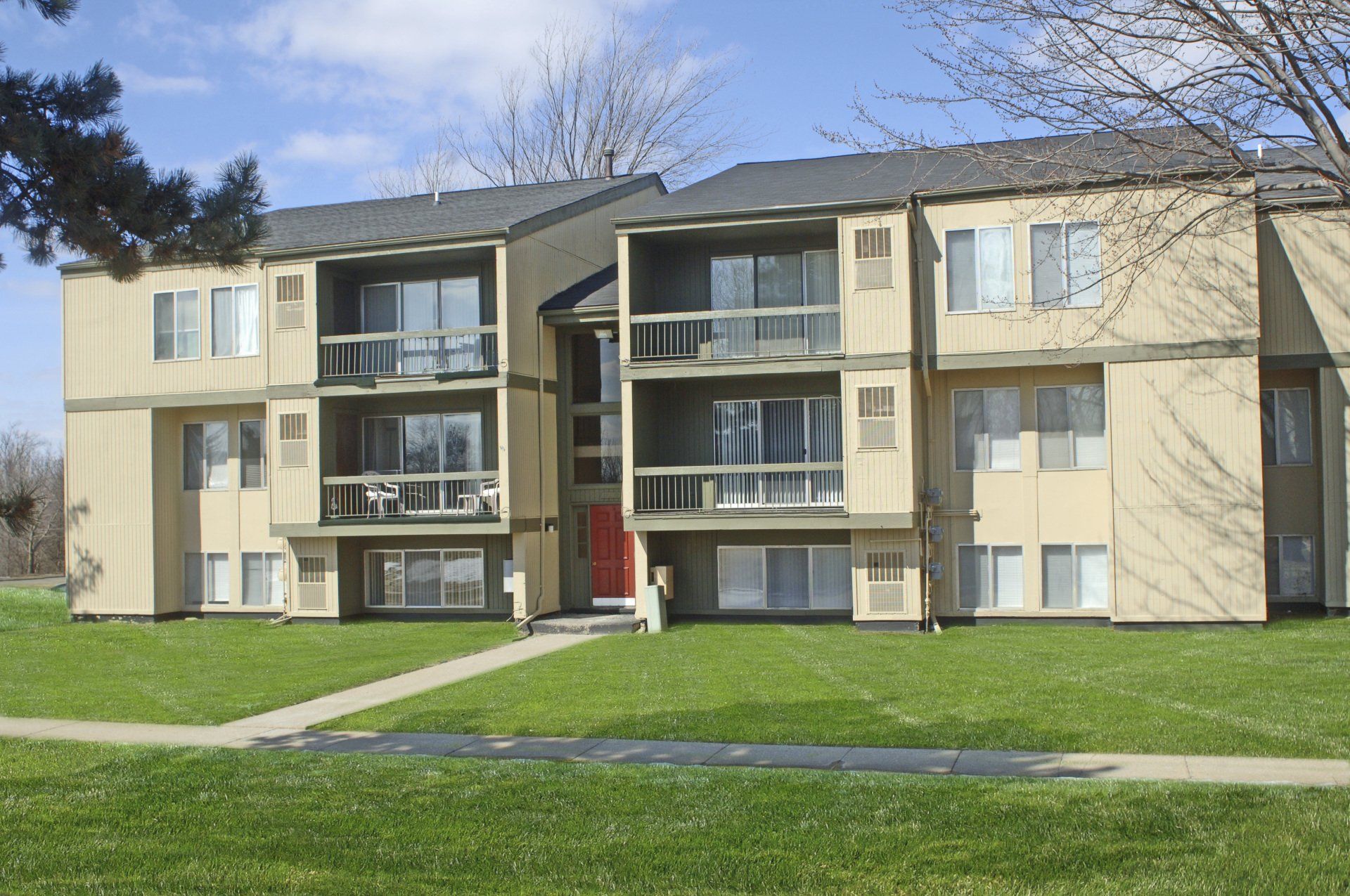 Maple Ridge Interior & Exterior Images of our Flint, MI Apartment