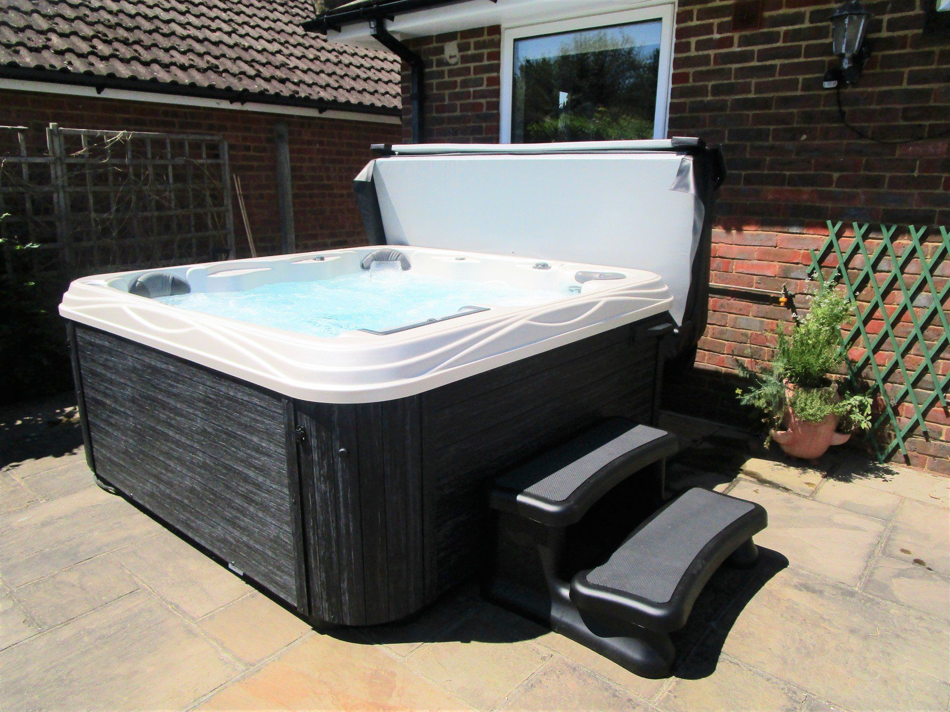 Gallery Hot Tubs near Woking, Byfleet, Ripley, Cheam