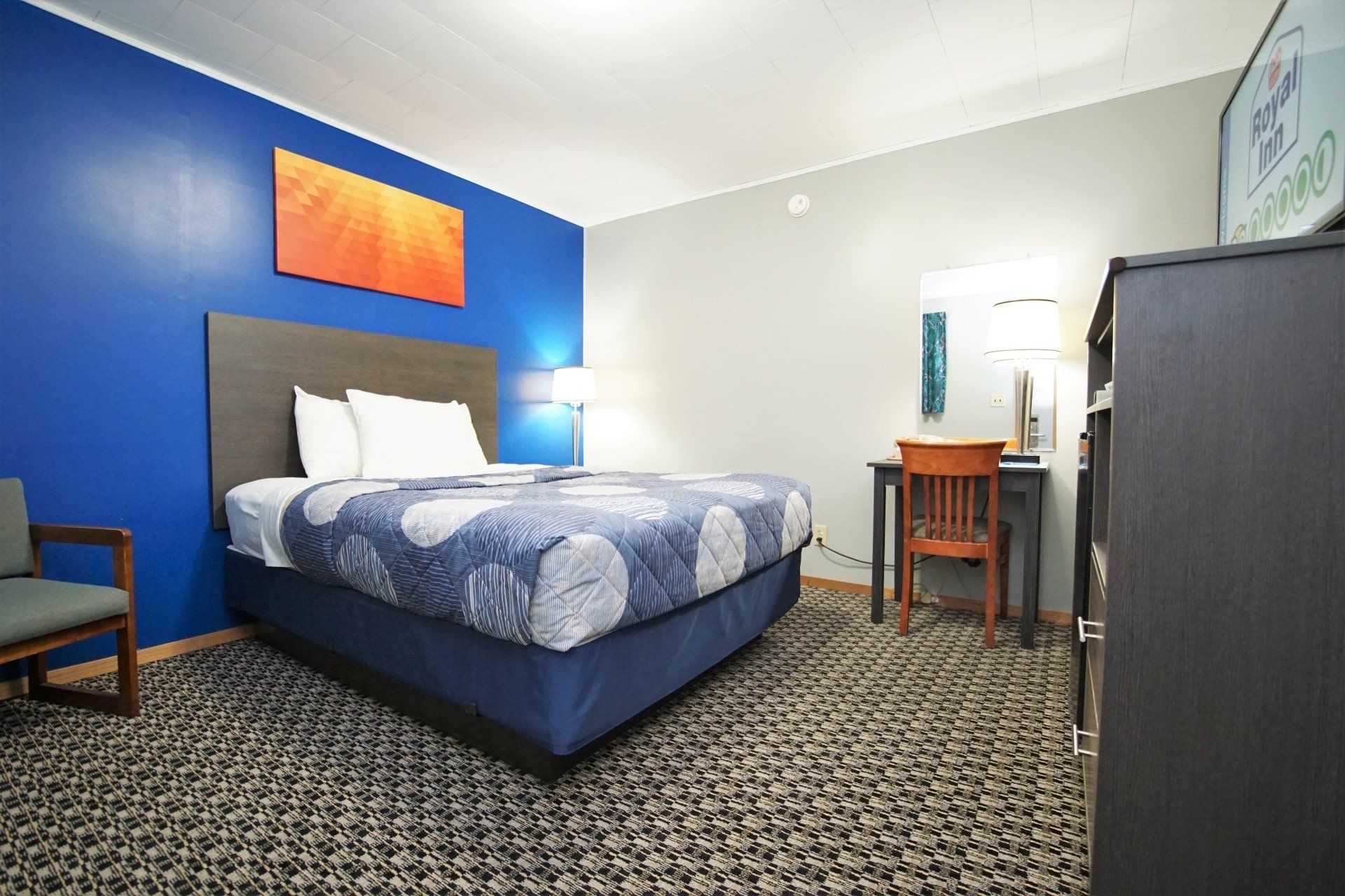 Motel Rooms in Hudson, WI with Free WiFi, Micro/Fridge, Sealy Beds