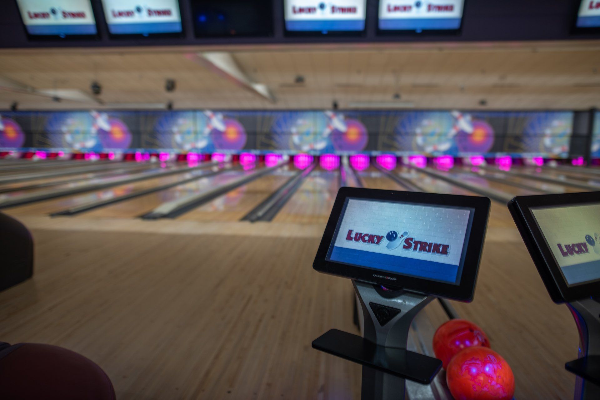 lucky strike bowling