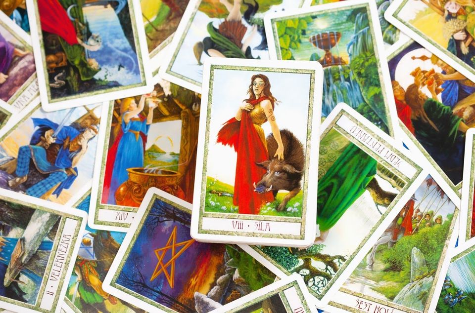 4 Cards You Want to See in a Love Tarot Reading