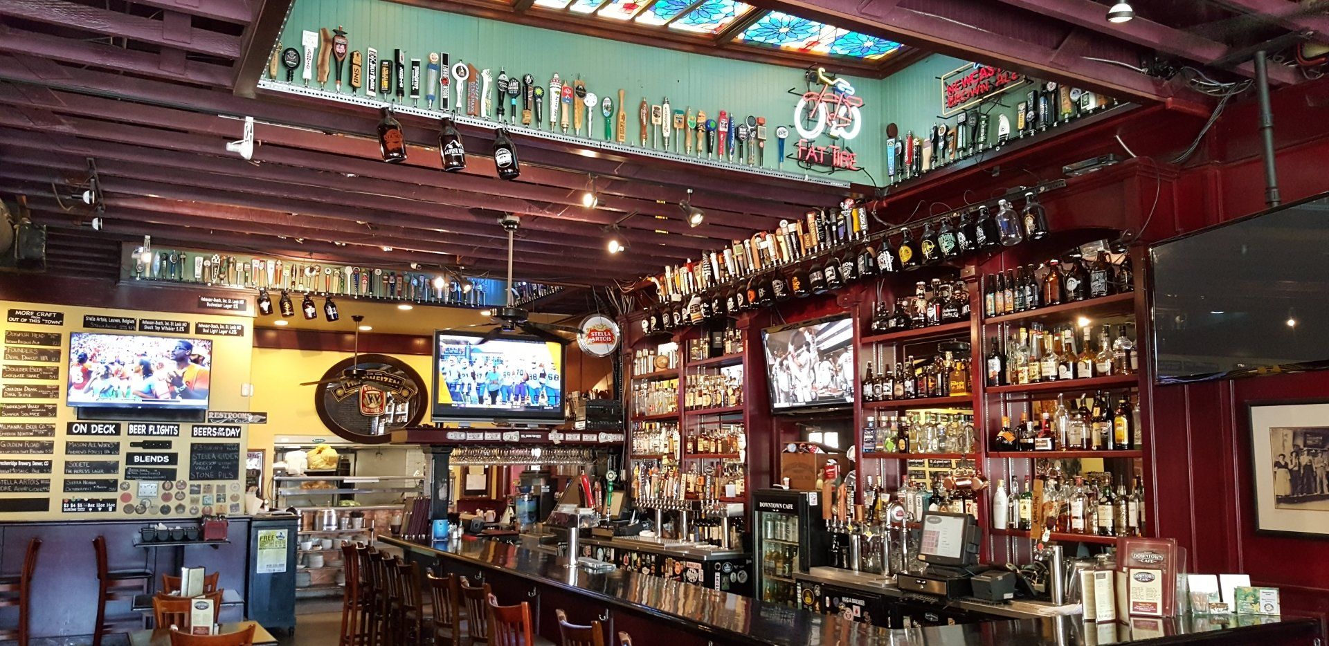 Downtown Cafe. El Cajon. extensive menu, full bar, craft beer, live music.