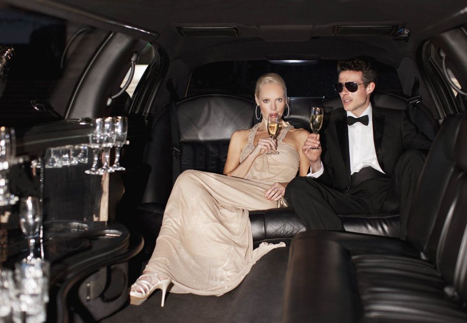 6 Romantic Reasons to Rent a Limo