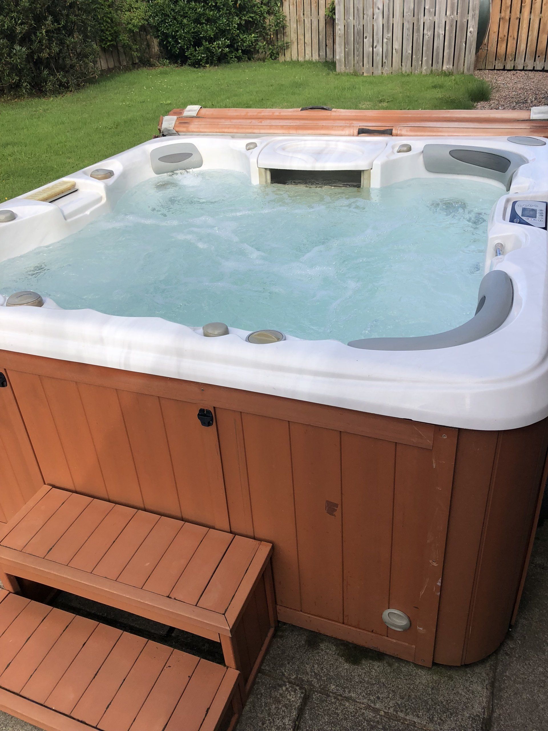 Secondhand, refurbished hot tubs for sale in Northern Ireland.