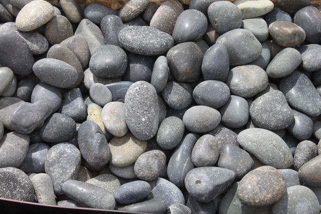 beach pebbles bulk bag