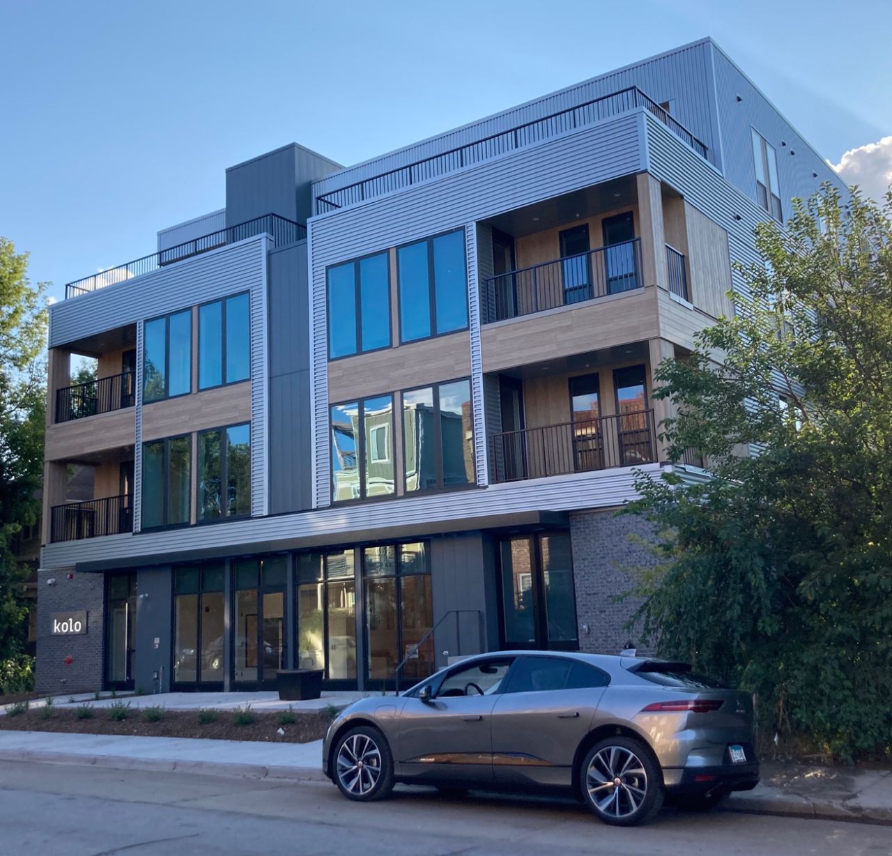 LynLake Uptown Minneapolis Apartment Gallery Kolo Apartments