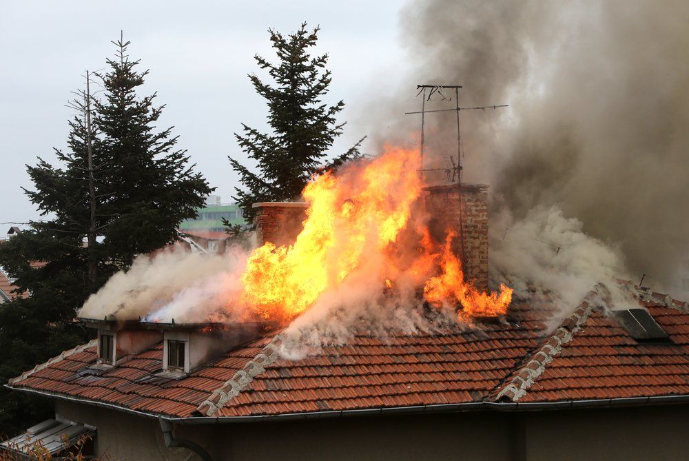 Fire damage restoration service Bonney Lake, WA | Smoke ...