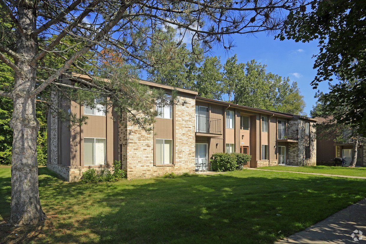 Spring Hill Apartments in Shelby Twp. Near Utica, MI 1 & 2Bedrooms