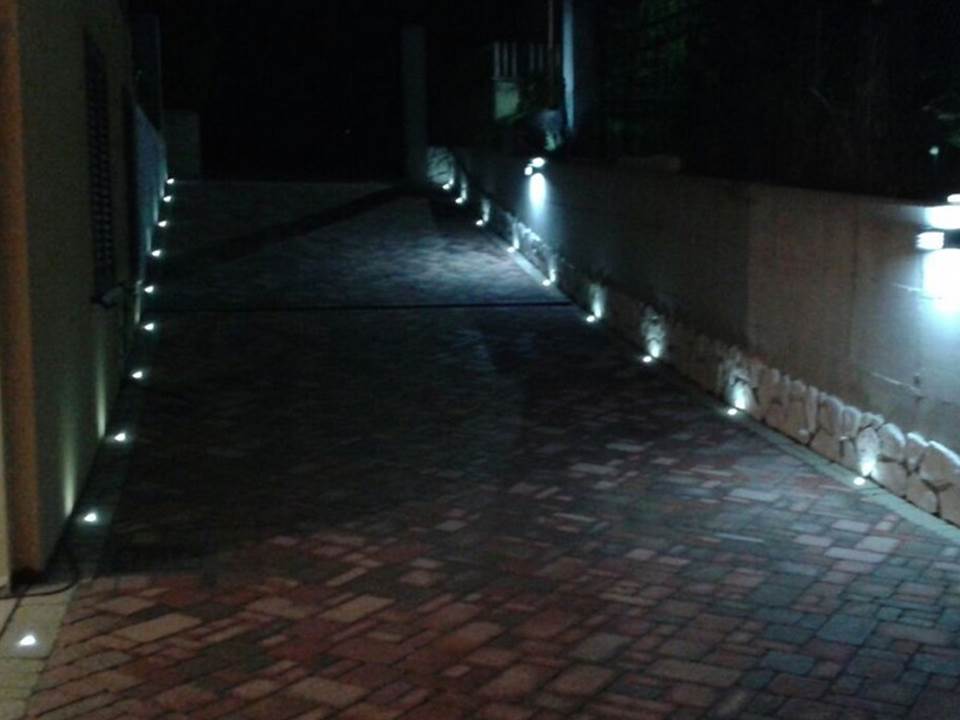 Accesso alla casa illuminato da led